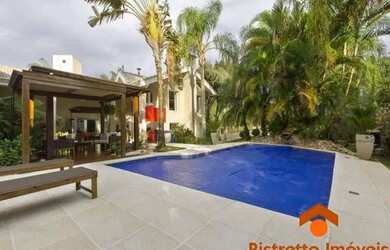 Imagem: A casa em condomínio possui 5 Dormitórios, 5 Banheiros, 5