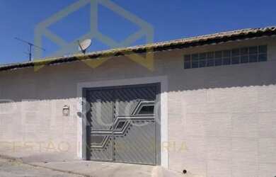 Imagem: A casa possui 2 Dormitórios, 3 Banheiros, 4 Vagas na garagem