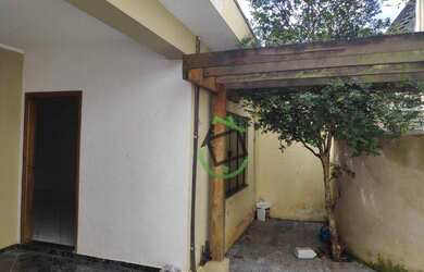 Imagem: A casa possui 2 Dormitórios, 1 Banheiro, 3 Vagas na garagem