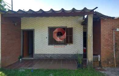 Imagem: A casa possui 2 Dormitórios, 2 Banheiros, 2 Vagas na garagem