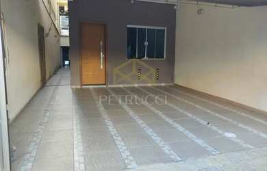 Imagem: A casa possui 4 Dormitórios, 3 Banheiros, 2 Vagas na garagem