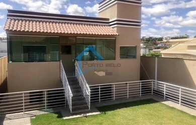 Imagem: A casa possui 3 Dormitórios, 3 Banheiros, 4 Vagas na garagem