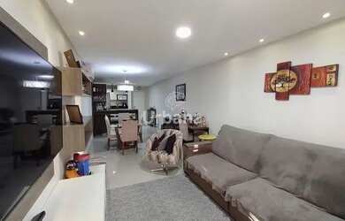 Imagem: O apartamento possui 3 Dormitórios, 2 Banheiros, 2 Vagas na