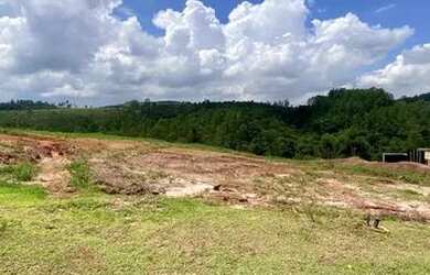 Imagem: O terreno possui 420m² de Área e está localizado em Cidade