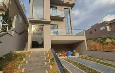 Imagem: A casa em condomínio possui 3 Dormitórios, 3 Banheiros, 4