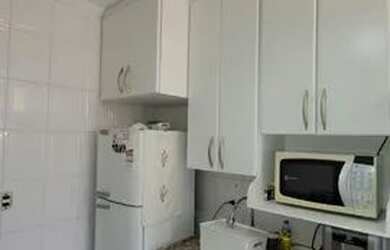 Imagem: O apartamento possui 2 Dormitórios, 1 Banheiro, 1 Vaga na garagem