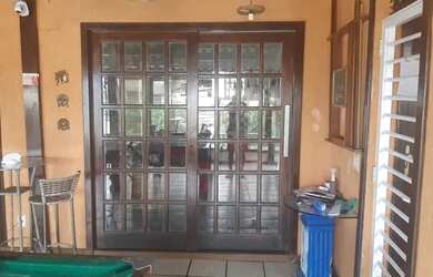 Imagem: A casa possui 3 Dormitórios, 1 Banheiro e 160m² de Área e