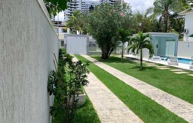 Imagem: A casa em condomínio possui 5 Dormitórios, 5 Banheiros, 5