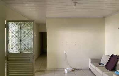 Imagem: A casa possui 3 Dormitórios, 2 Banheiros, 2 Vagas na garagem