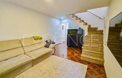 Imagem: A casa possui 4 Dormitórios, 3 Banheiros, 5 Vagas na garagem