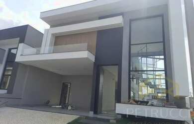 Imagem: A casa em condomínio possui 4 Dormitórios, 3 Banheiros, 4