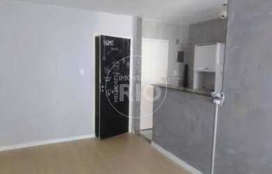 Imagem: O apartamento possui 3 Dormitórios, 1 Banheiro, 1 Vaga na garagem