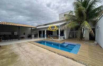 Imagem: A casa possui 2 Dormitórios, 1 Banheiro, 2 Vagas na garagem