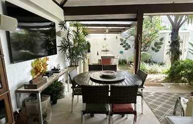 Imagem: A casa possui 5 Dormitórios, 5 Banheiros, 5 Vagas na garagem