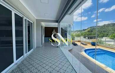 Imagem: A casa em condomínio possui 4 Dormitórios, 5 Banheiros, 5