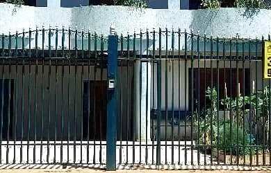 Imagem: A casa possui 3 Dormitórios, 2 Banheiros, 1 Vaga na garagem