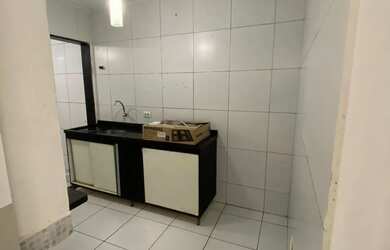 Imagem: O apartamento possui 3 Dormitórios, 1 Banheiro, 1 Vaga na garagem