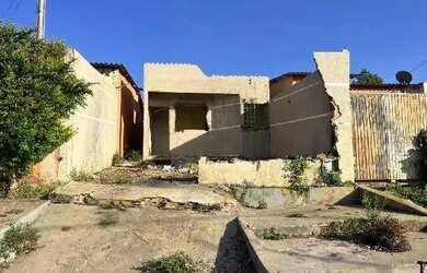 Imagem: A casa possui 2 Dormitórios, 1 Banheiro e 180m² de Área e