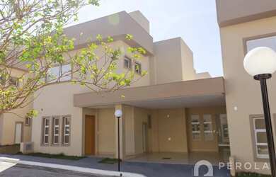 Imagem: A casa possui 3 Dormitórios, 3 Banheiros, 2 Vagas na garagem