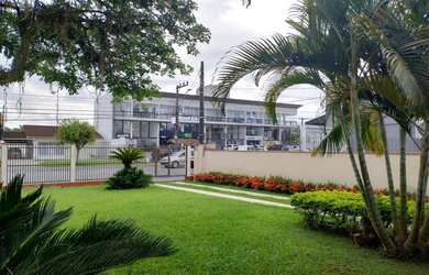 Imagem: A casa possui 4 Dormitórios, 2 Banheiros, 2 Vagas na garagem