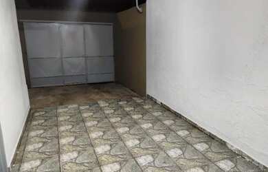 Imagem: O apartamento possui 3 Dormitórios, 1 Banheiro, 2 Vagas na