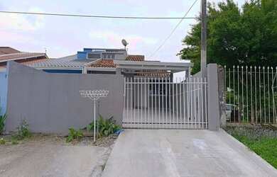 Imagem: A casa possui 4 Dormitórios, 2 Banheiros, 1 Vaga na garagem