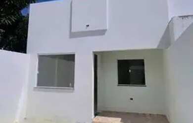 Imagem: A casa possui 3 Dormitórios, 2 Banheiros, 1 Vaga na garagem