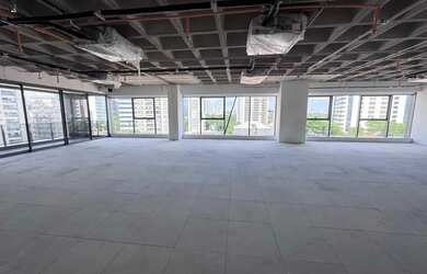 Imagem: O depósito possui 5 Vagas na garagem e 502m² de Área e está