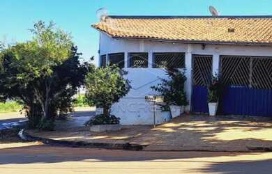 Imagem: A casa possui 2 Dormitórios, 1 Banheiro, 3 Vagas na garagem