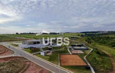 Imagem: O terreno possui 331m² de Área e está localizado em Senador