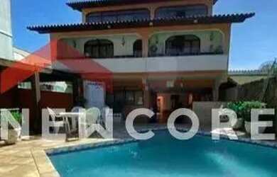 Imagem: A casa possui 4 Dormitórios, 4 Banheiros, 3 Vagas na garagem