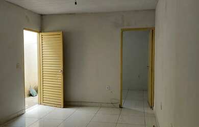 Imagem: A casa possui 2 Dormitórios, 1 Banheiro, 1 Vaga na garagem