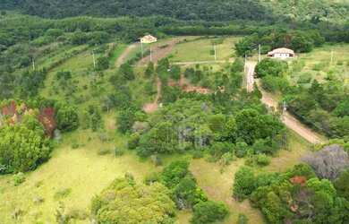Imagem: A casa em condomínio possui 1 Dormitório, 1 Banheiro, 12.400m²