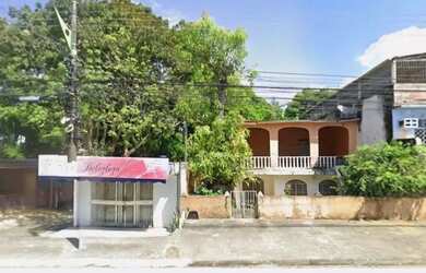 Imagem: A casa possui 4 Dormitórios, 2 Banheiros, 5 Vagas na garagem