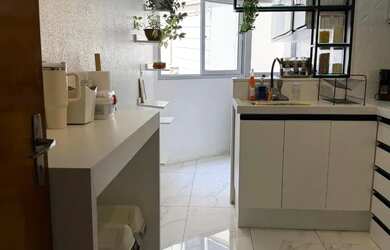 Imagem: O apartamento possui 2 Dormitórios, 1 Banheiro, 1 Vaga na garagem