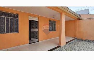 Imagem: A casa possui 3 Dormitórios, 2 Banheiros, 210m² de Área