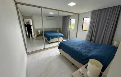 Imagem: A casa possui 3 Dormitórios, 2 Banheiros, 2 Vagas na garagem