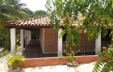 Imagem: A casa possui 4 Dormitórios, 3 Banheiros, 1.600m² de Área