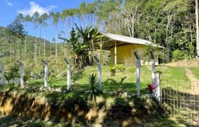 Imagem: A chácara à venda possui e está localizado em Centro, Balneário