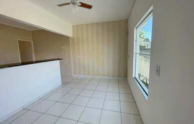 Imagem: A casa possui 2 Dormitórios, 1 Banheiro, 2 Vagas na garagem