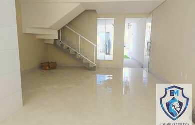 Imagem: A casa possui 3 Dormitórios, 3 Banheiros, 2 Vagas na garagem