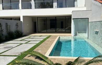 Imagem: A casa em condomínio possui 4 Dormitórios, 5 Banheiros, 4