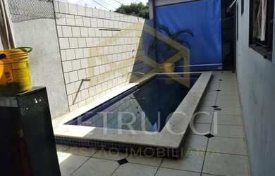 Imagem: A casa à venda possui 2 Dormitórios, 2 Banheiros, 2 Vagas