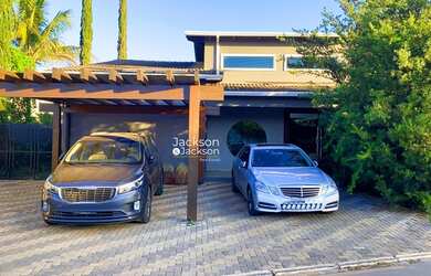 Imagem: A casa em condomínio possui 4 Dormitórios, 5 Banheiros, 3