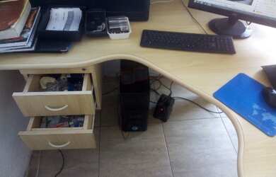 Imagem 2: Mesa de escritório. 