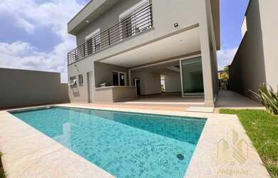 Imagem: A casa em condomínio possui 4 Dormitórios, 5 Banheiros, 4