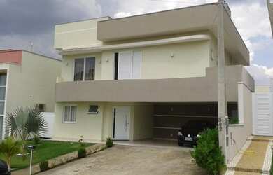 Imagem: A casa em condomínio possui 3 Dormitórios, 3 Banheiros, 5