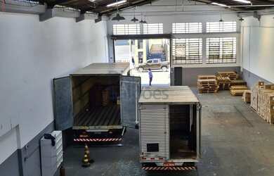 Imagem: O depósito possui 565m² de Área e está localizado em Vila