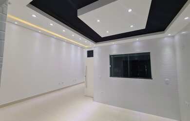 Imagem: A casa possui 3 Dormitórios, 2 Banheiros, 2 Vagas na garagem