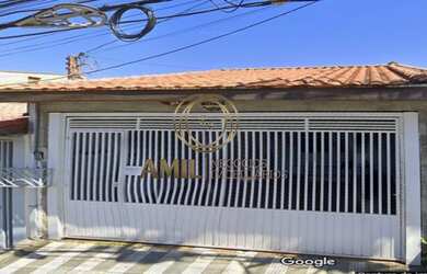 Imagem: A casa possui 3 Dormitórios, 2 Banheiros, 2 Vagas na garagem